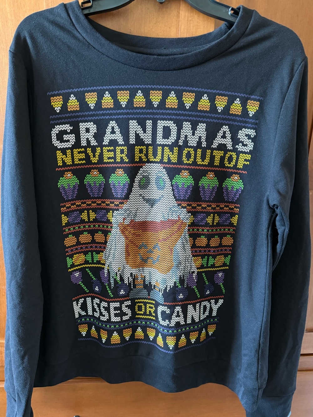Grandmas Never Run Out Of Kisses Or Candy Halloween Sweatshirt M 8-10